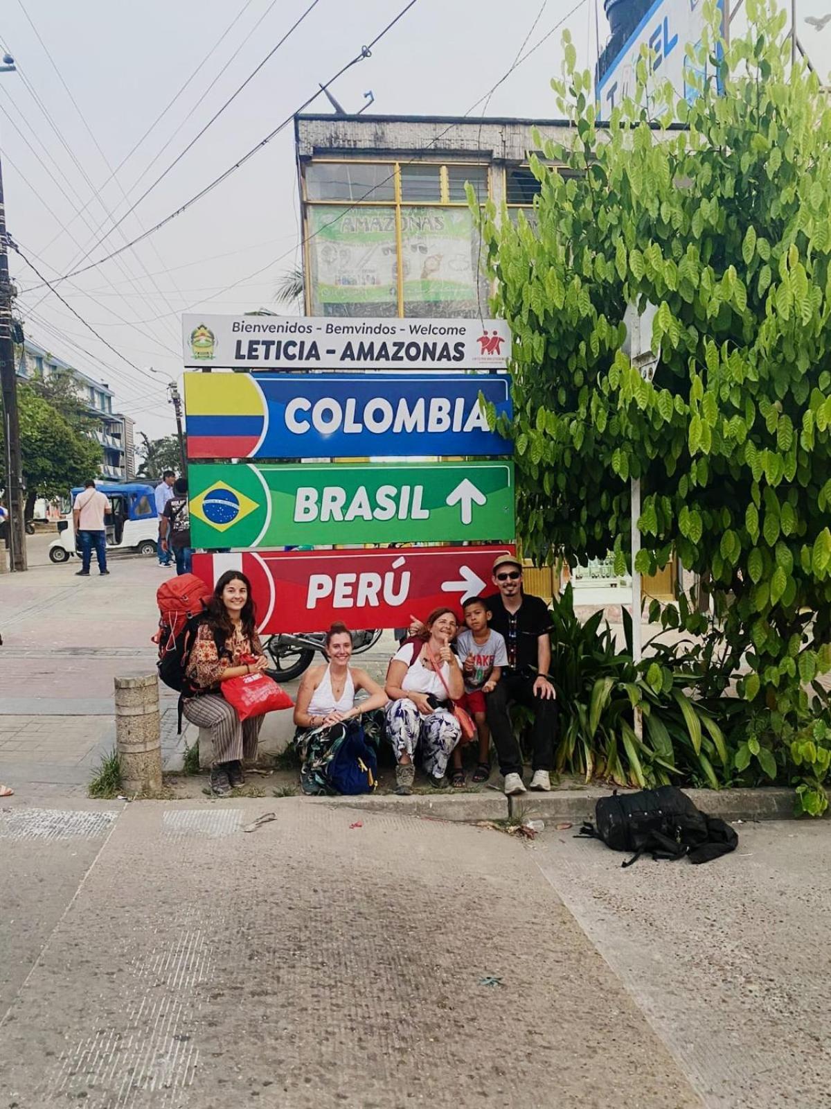 Hospedaje Y Tours Reina Arriera Amazonas Colombia Macedonia Экстерьер фото